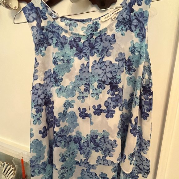 Lex & Madison Sleeveless Sheer Layered Top, Blue and White, Large - Picture 4 of 12